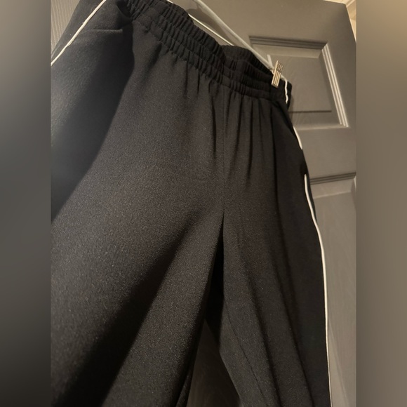 Abercrombie & Fitch Black Pants with White Trim – Size M (New Without Tags) - Picture 5 of 9